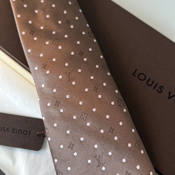 Brand New! WOVEN Louis Vuitton silk tie in original box and wrapping! New item! - Picture 5 of 13